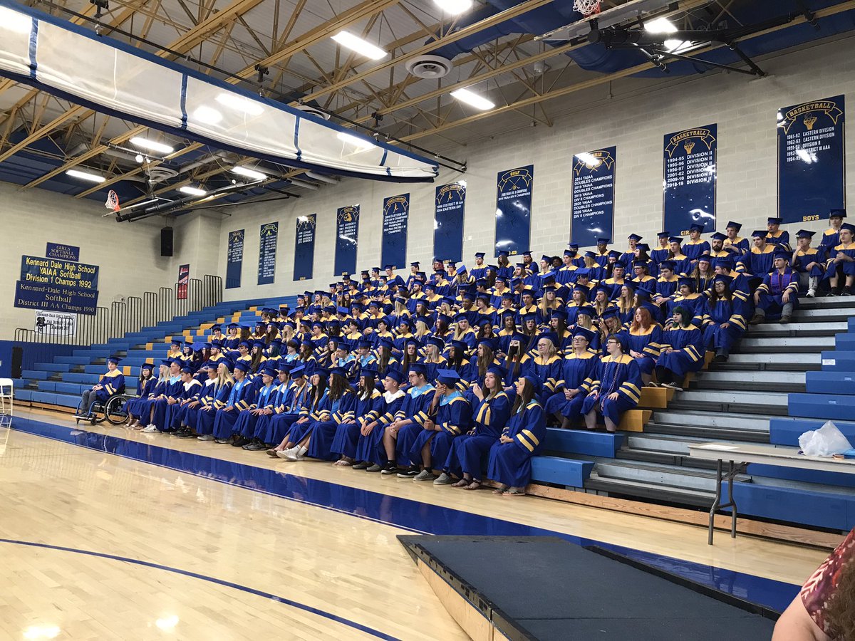PSUCLB05's tweet photo. Rise and shine, @KDSection! Smile pretty, Class of 2022! #gradpractice #ramspride https://t.co/ukmmx96jSj