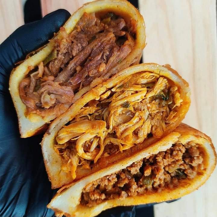 Italymario's tweet photo. Buenos días amigos 🙋🏻‍♂️☕
Cual prefieren, molida, pollo o mechada? https://t.co/zPYE3fQx1Y
