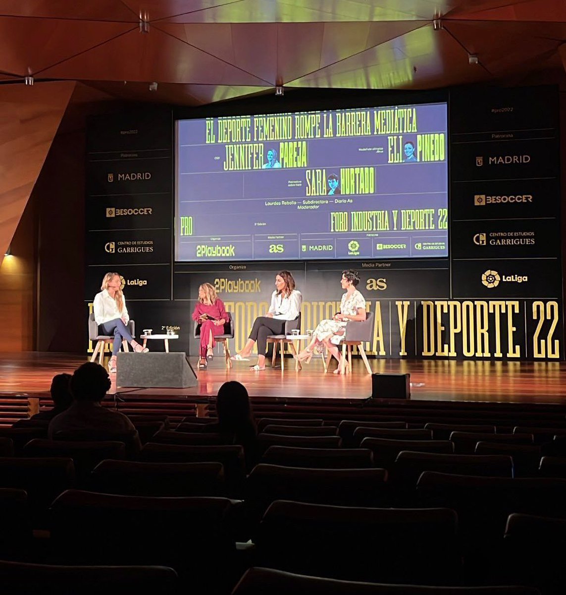 Sergio4Glez's tweet photo. Foros así son muy necesarios #PRO22 ‘Industria y Deporte’ de @2Playbook y @diarioas 👉🏻 Negocio, sostenibilidad, tecnología, el crecimiento del deporte femenino… 🔝 Gracias y enhorabuena @marcmenchen https://t.co/FY4eDsIqzg