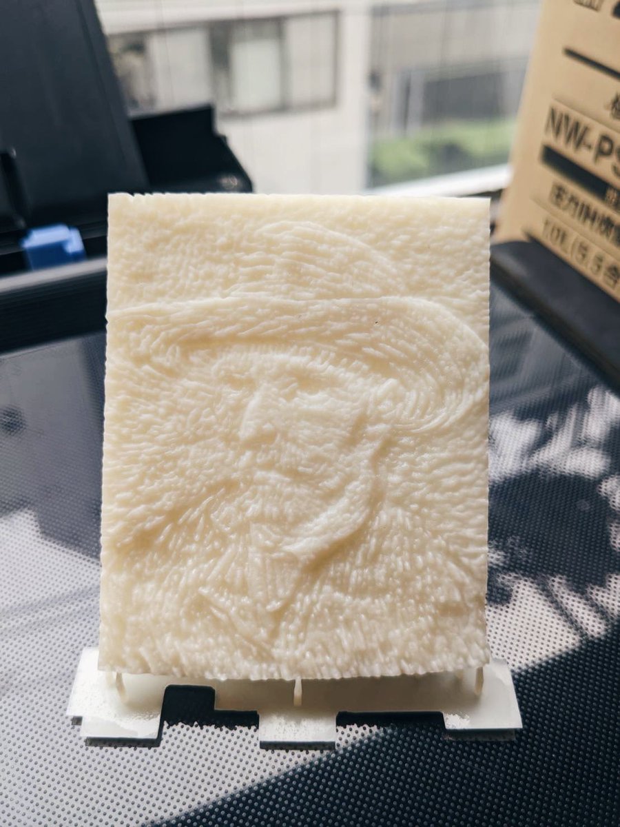 PRODUCT158's tweet photo. 【絵画を3Dにするとどうかるか？】

絵画を立体化してみました。
画像の陰影を元に、CADで立体化。

何とか絵画には見えるが、まだまだ調整が必要です🤔

いじくりすぎて
原画と離れてしまうと意味が無いので、
そのあたりが難しい。

ただ、なにがって…
シンプルブツブツが気持ち悪いわ…😫 https://t.co/UmYwZeJGEF