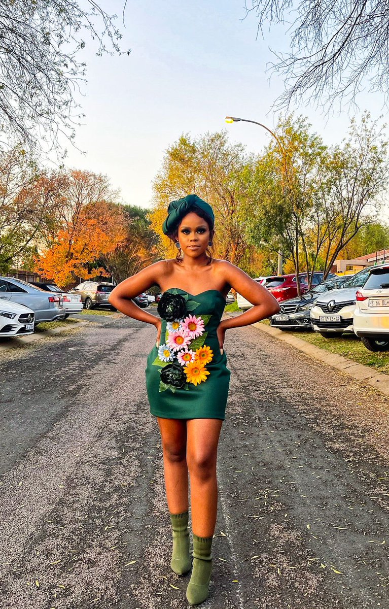 houseofavm's tweet photo. Really enjoy custom designs of late.  I like getting out of my comfort zone/ what I know. Loved designing and creating this look!! 😍💚 https://t.co/PhUaxhuSkl