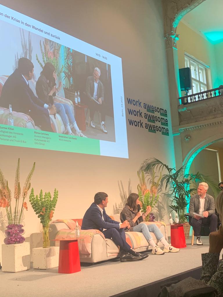 „Krisenzeiten belasten Organisationen stark, bieten aber gleichzeitig große Chancen”, erklärt Gunnar Kilian, Mitglied des Vorstands der <a href="/VWGroup/">Volkswagen Group</a>. „Dynamik ist vom Unternehmen gefragt, um sich an die neuen Spielregeln anzupassen.”

#WorkAwesome #FutureWork