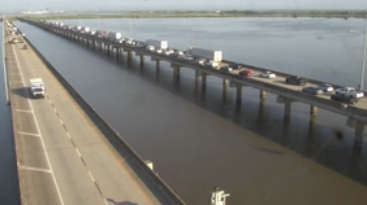 Traffic seems to be at a standstill on the Bayway if you are heading West towards Mobile. This is just before the Bayway/Causeway interchange. 

Take the Causeway. 

No travel issues if you’re heading East.