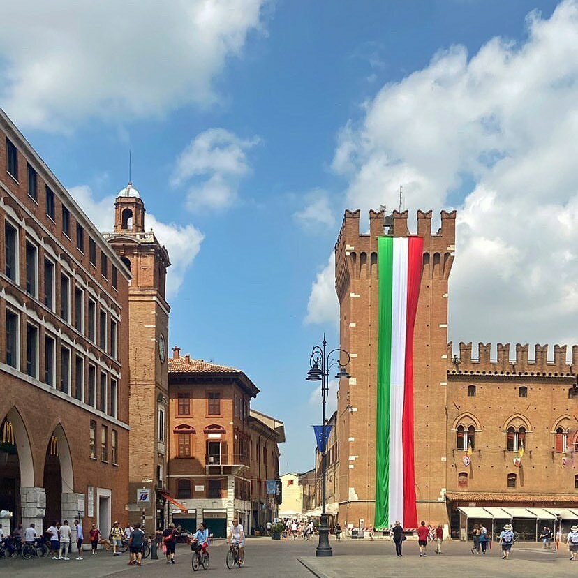 igers_Ferrara's tweet photo. Bellissima la nostra Ferrara nelle celebrazioni della Festa della Repubblica, oggi 2 giugno 2022. Ancor più bella se vista dagli occhi della nostra amica @toochiclaura, uno degli admin di @igersbologna. Grazie Laura!

@comunediferrara @alan.fabbri @nicola.lodi #myferrara #ig… https://t.co/QdrNzESKMH