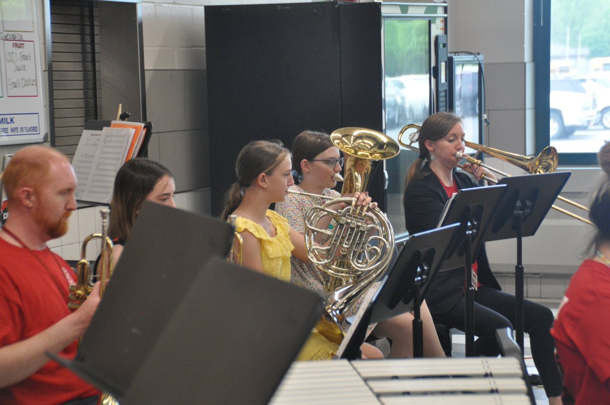 LRKnightsMusic's tweet photo. Oh what a night! The 6th grade jazz band performed last night at the Jr/Sr High Arts Festival--they were fabulous! It was a great night for music and art! 🎺🎷🥁🖤❤️ #JazzBand #SpringConcerts @LeRoyWSS https://t.co/A0JOkmQCMh