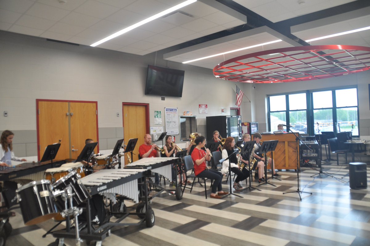 LRKnightsMusic's tweet photo. Oh what a night! The 6th grade jazz band performed last night at the Jr/Sr High Arts Festival--they were fabulous! It was a great night for music and art! 🎺🎷🥁🖤❤️ #JazzBand #SpringConcerts @LeRoyWSS https://t.co/A0JOkmQCMh