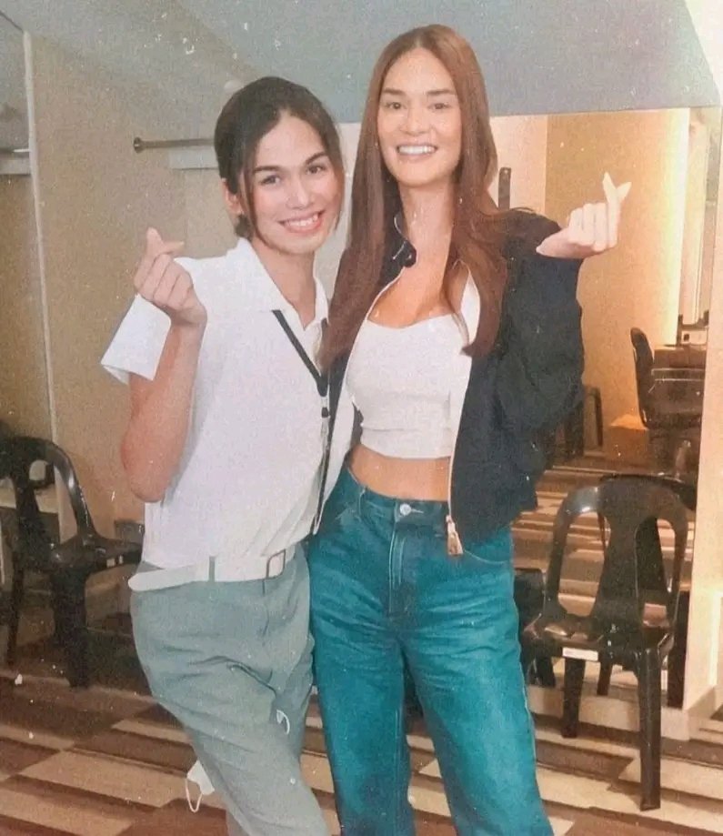 jm_wurtzbach's tweet photo. @PiaWurtzbach Hello Queen Pia!! Not a question but I hope you still remember me. Hahaha ako po yung die hard fan nyo. I'm very grateful na nakita na po kita personally. I love you so much Queen Pia!! Forever akong nandito para po suportahan ka ๐โค Mwaa ๐ #AskPia https://t.co/KKIrNW7IKC