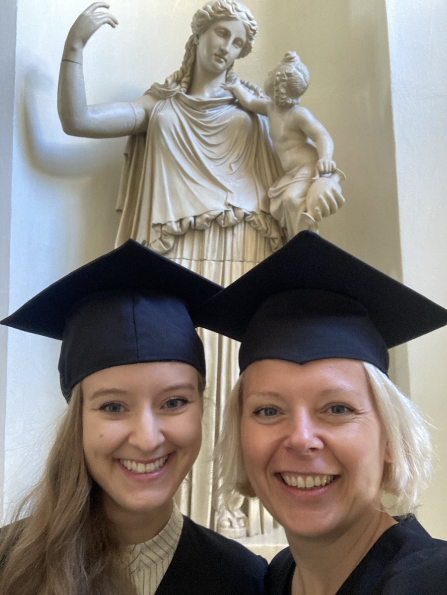 DigitJusticeUWr's tweet photo. Today we are celebrating convocation of @k_parchimowicz (PhD) 👩‍🎓and @karolinakremens (habilitation) 👩‍🎓 Join them in celebrating next steps in scientic career! 🥳🎉🎊 #aulaleopoldyńska @uniwroc @wpaieuwr https://t.co/kgdTGNYrJZ