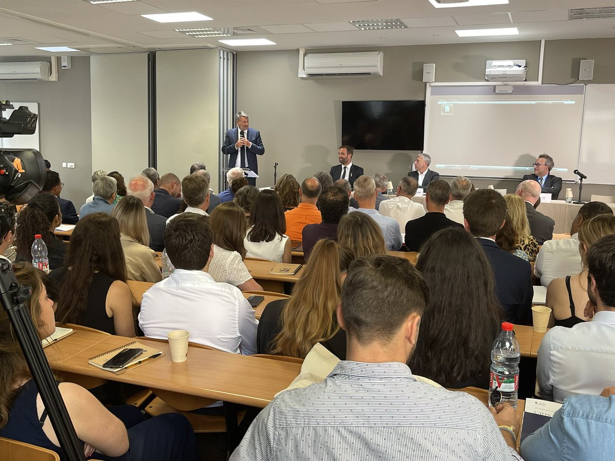 CNBarreaux's tweet photo. "On nous dit souvent que nous sommes divisés mais je peux vous dire que la structuration de la commission de la formation est en pointe sur l'organisation de la formation initiale et continue, notamment grâce à son maillage territorial" @GavaudanJ #ForumFormation @EDACentreSud https://t.co/RgePCuhgcv