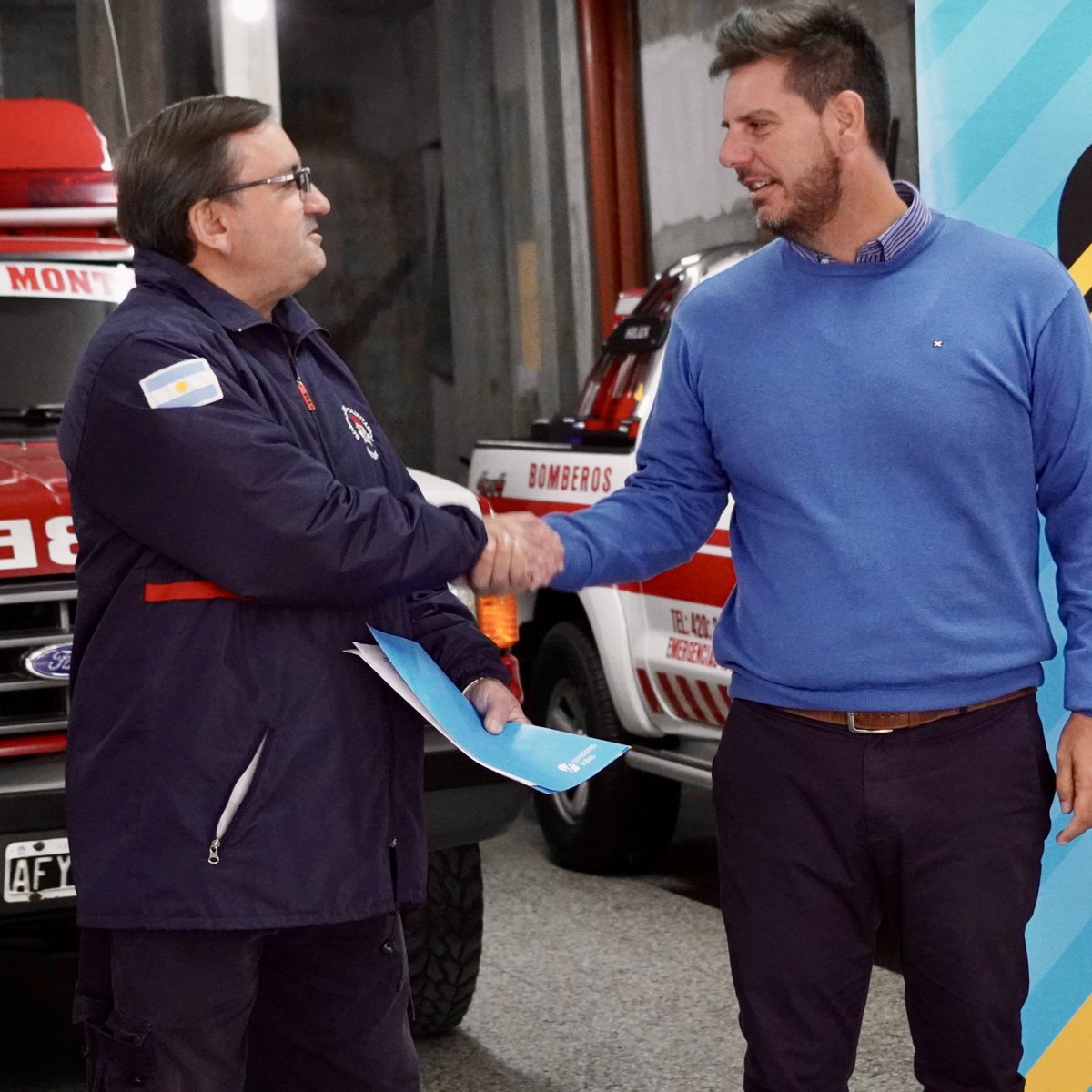 gonatanasof's tweet image. ¡Feliz día, @bomberosRA! Gracias por estar siempre cuando los necesitamos. 🇦🇷❤️

Desde que llegamos a @CorredoresAR, firmamos 150 acuerdos que reconocen su compromiso en cada asistencia que brindan en nuestras #RutasArgentinas. 

Primero la seguridad, #PrimeroLaGente. 👩‍🚒❤️