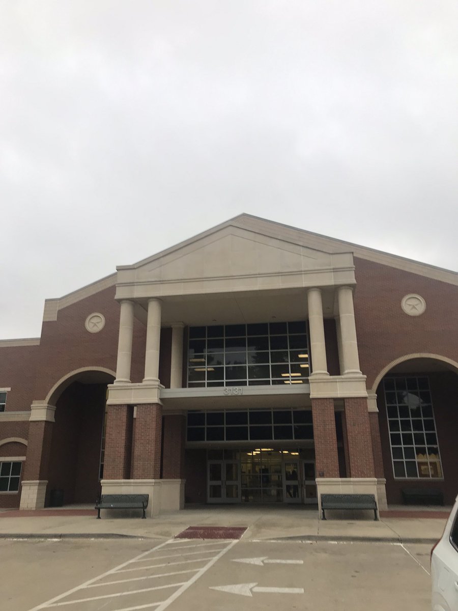 mgillispie97's tweet photo. Day 2 of Professional Learning! @TylerIsdELAR @tylerisdlearn https://t.co/itrpL0DGfN