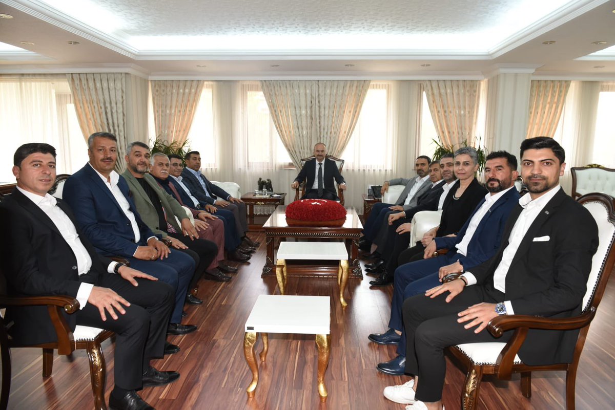 batmanvaliligi's tweet photo. ASKON Batman İl Başkanı Selman NASIROĞLU beraberindeki il yönetim kurulu üyeleri ile birlikte Valimiz Ekrem CANALP’a hayırlı olsun ziyaretinde bulundu. https://t.co/ANkShtk7Gi
