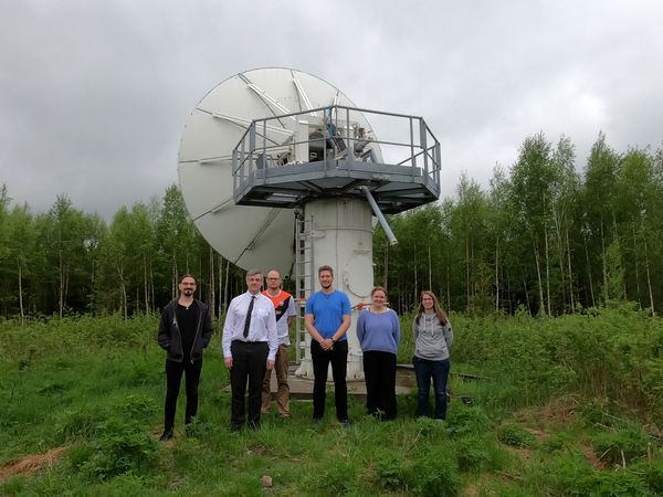 Our new 'experimental #RadioAstronomy' course concluded today at with students presenting their projects to the observatory staff. Course concept: 'Here's a 5.5-metre #RadioTelescope, go!' Thanks Lena, Suvi & Marc, and instructors Juha, Derek & Quentin. (Image: M. Tornikoski)