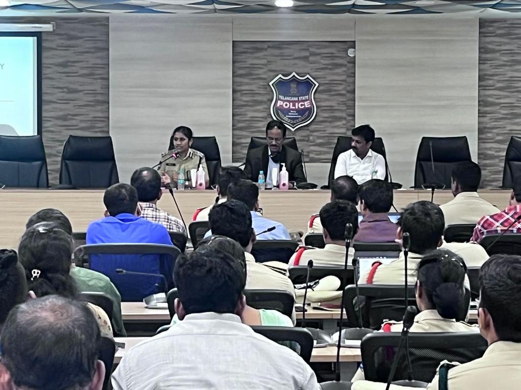 Centre for Cybercrime Investigation #Training & Research #CCITR team conducted a two-day training program on Best Practices for Collection of Digital Evidence & #DigitalForensics for @TelanganaPolice officers of the rank of inspectors & sub-inspectors from Cybercrime City Police.