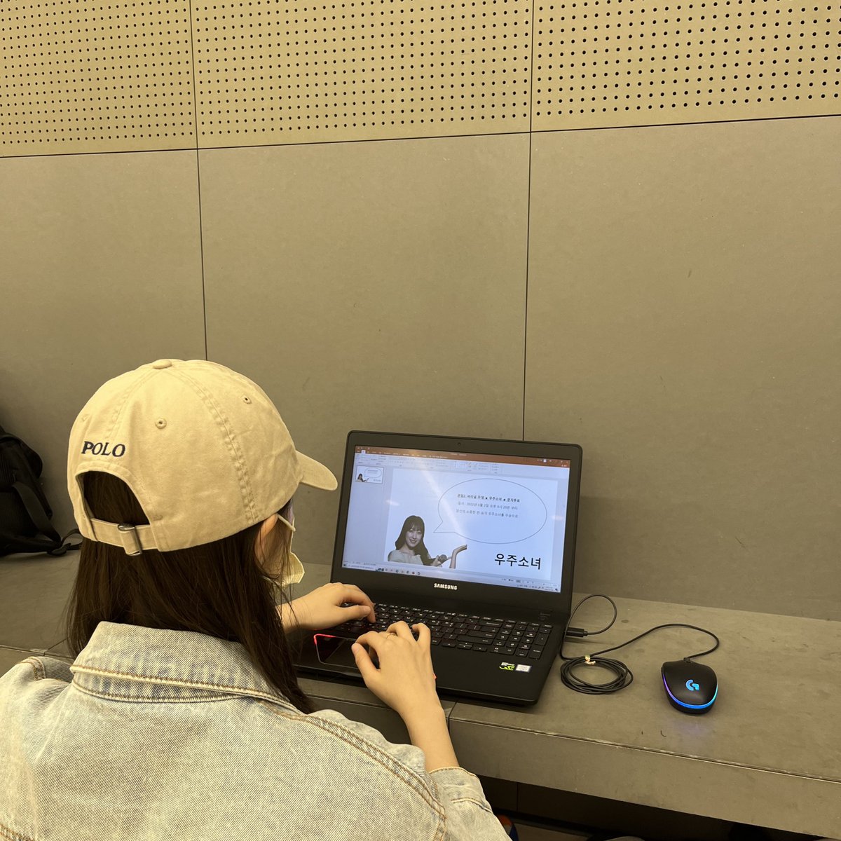 wjsn_uzzu_'s tweet photo. [#UZZU]
#우주소녀 언니들의
#퀸덤2 파이널 경연이 시작됐다쭈!
대학원(휴학)생 #수빈 언니의
혼이 담긴 피피티로
#우정 들에게 ⭐문자투표⭐ 방법을
알려주겠다쭈!!

#0011 우주소녀 or 2 투표하라쭈👍 https://t.co/BP8tBwbCbu