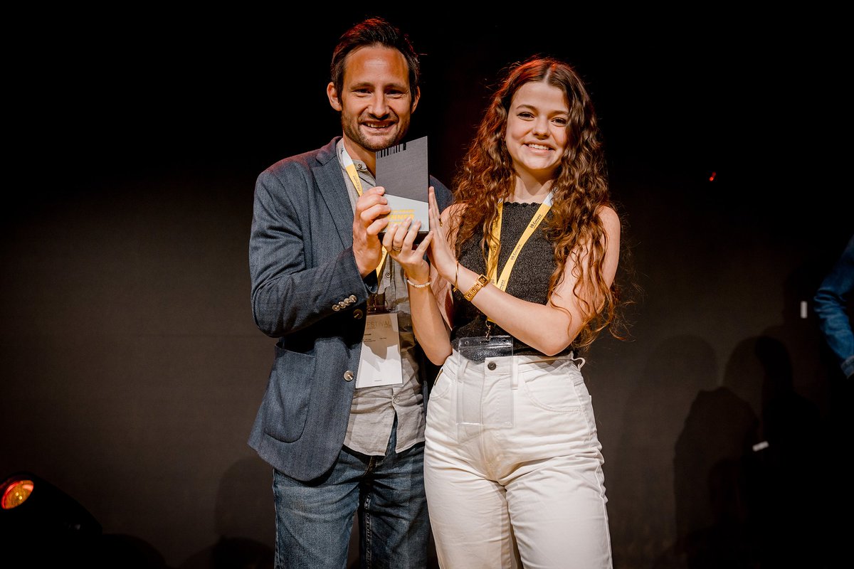 markenkernch's tweet photo. Wir haben mit der GastroStory den Swiss HR Award 2022 in der Kategorie «Ausbildung &amp; Entwicklung» gewonnen! 🏆🥳 Ein grosses Dankeschön an GastroGraubünden und ROB NICOLAS für die tolle Zusammenarbeit! #swisshraward #employerbranding
📸: David Biedert Photography https://t.co/g7U5E9sMat