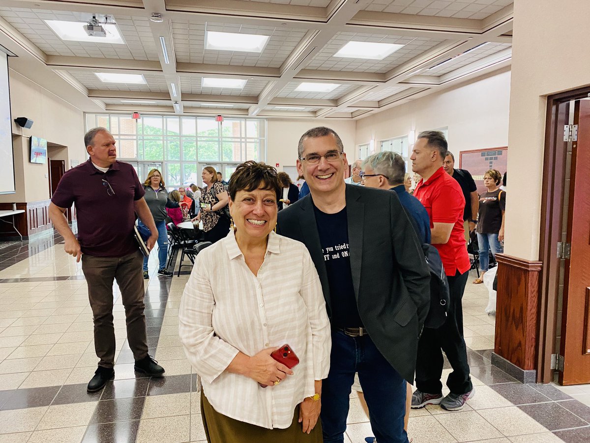 Julianne tweet media