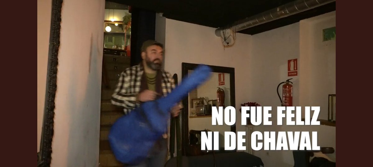 FossEstafa's tweet photo. Ignacio aka "Machete", dictador espiritual de Föss y tío alegre donde los haya, aprovechando la fama del grupo, ha lanzado un disco en solitario. Es la típica turra acústica pero denle amor.

👇👇👇👇👇👇👇
https://t.co/SX6D2ladTh https://t.co/Bj1BVBb7ci