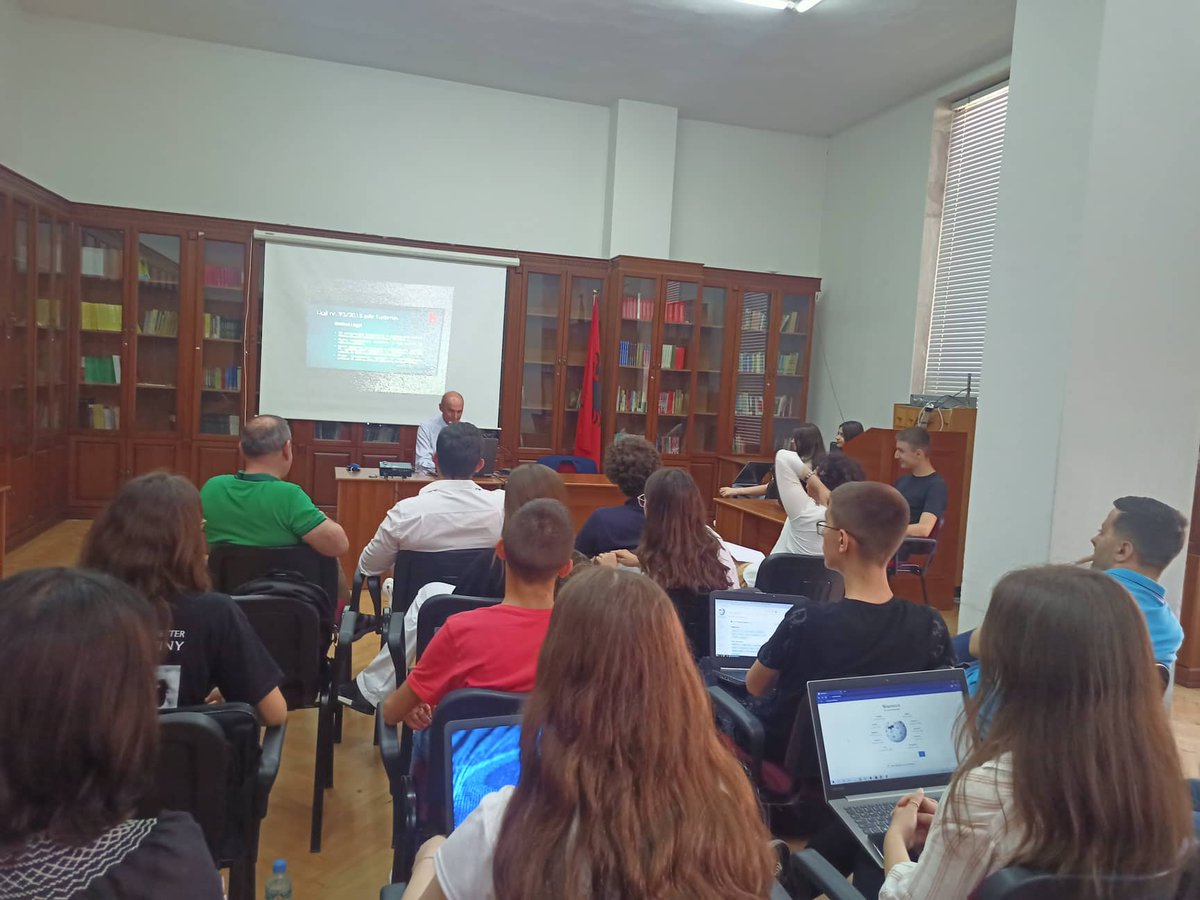 SQWikimediansUG's tweet photo. Më 1 qershor, zhvilluam ‘WikiMuseum Workshop’ me bashkëpunimin e Muzeut Historik Kombëtar. Falenderojmë gjimnazistët  Kostandin Kristoforidhi, Elbasan për  pjsëmarrjen e tyre.  
Falenderojmë @LafeOls i cili referoi rolin e muzeve në edukimin kulturor dhe turizmin në vendin tonë. https://t.co/pCpxNeR8HP