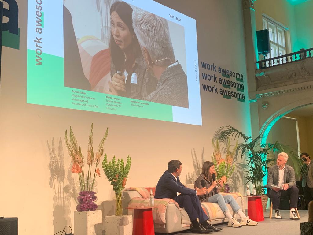 Welche Kultur wird in der #FutureWork gelebt? Bianca Lammers von <a href="/OttoGroup_Com/">Otto Group</a>: „Um einen Wandel zu erreichen, muss man sich Gedanken darüber machen, wo man aktuell steht - auch wenn es weh tut." 
Jetzt live: youtube.com/watch?v=qjqE7m…
#WorkAwesome #Kulturwandel