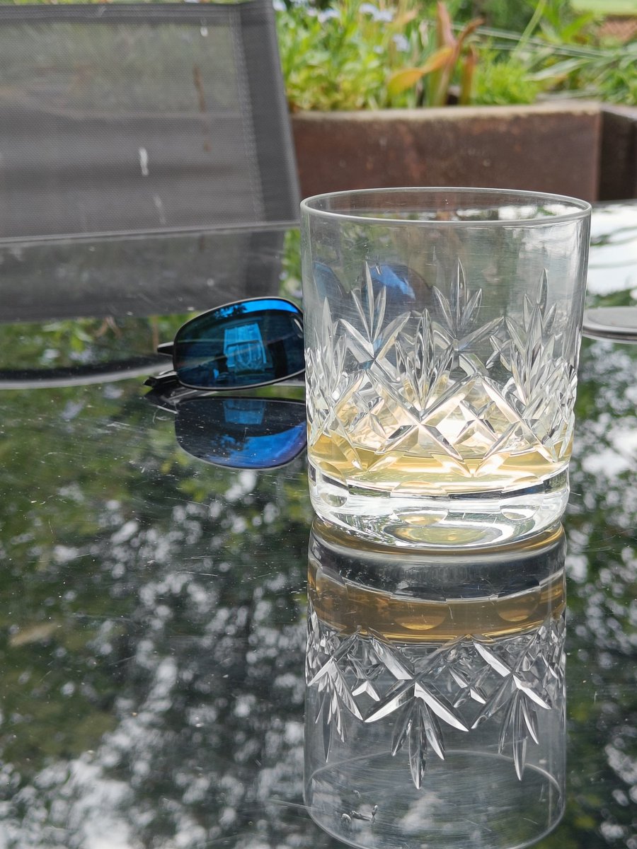 garryhunter's tweet image. Nice day for a #properdram 🥃