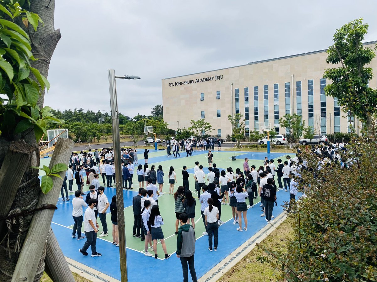 It’s good to get #highschool students away from screens. 

Can you guess what we were doing <a href="/SJA_Jeju/">SJA Jeju</a> ?