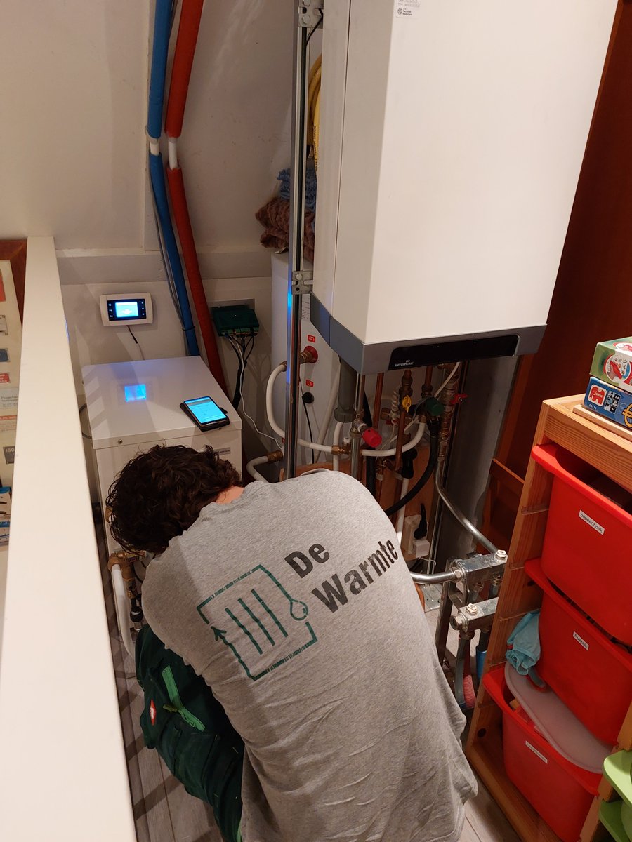 Service, klanten blij maken en klaarstaan als het nodig is. Dat is bij ons vanzelfsprekend!

Wist je bijvoorbeeld dat je na installatie van de #HeatCycle van ons altijd 2 jaar full service garantie krijgt? 

#energiebesparing #energietransisitie #DeWarmte #duurzaam #circulair