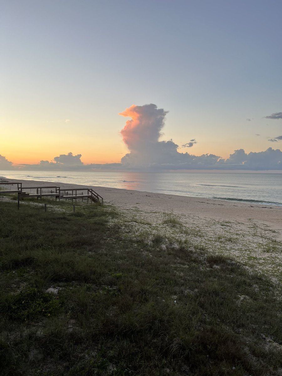 THouston83's tweet photo. Sunrise, SGI! @spann https://t.co/JK8JSy0MwT