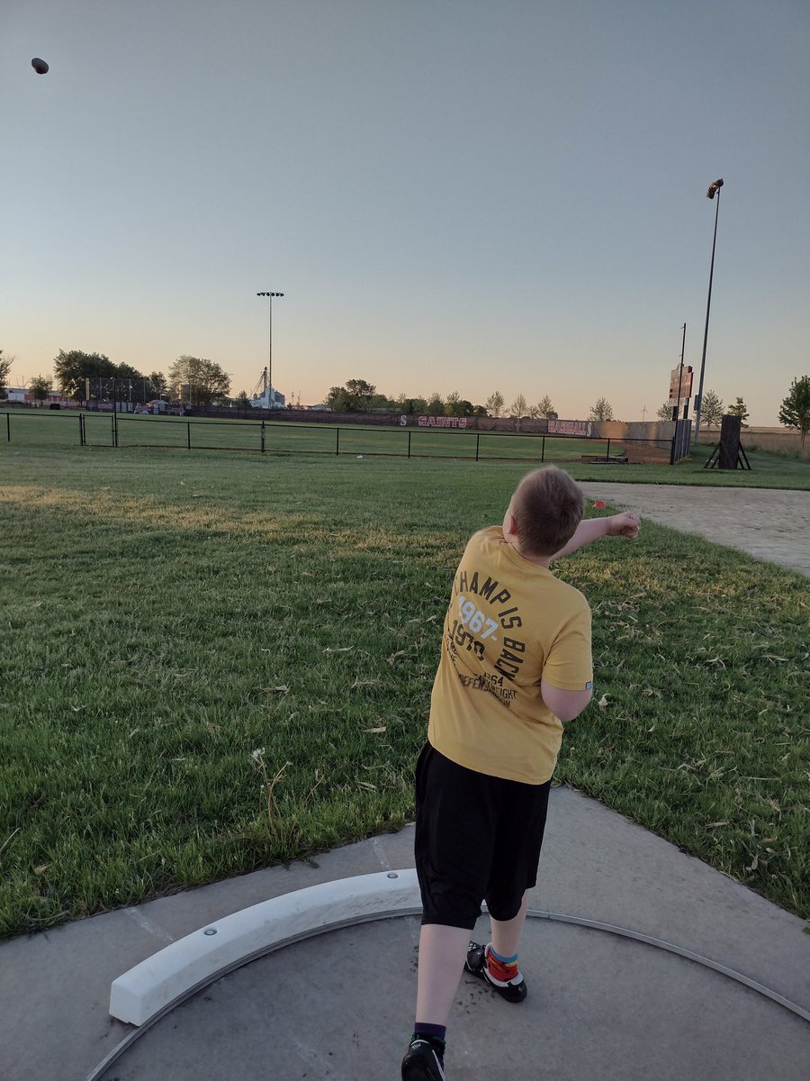 6 AM on a Thursday morning. BEFORE speed and agility workouts. Only 9 months to next track season. 

#throws #trackandfield #shotput #discus #6am
