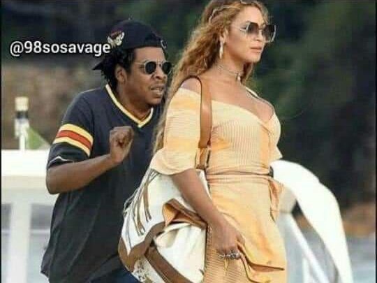 so_Fly07's tweet photo. Mke ameamua tuende headquarters za Airtel kuwauliza kwanini wamekua wakinitumia picha za 🍑🍑.....SEMA KIMEUMANA 😂😂😂😶😶😶 https://t.co/w8v8heeSIT