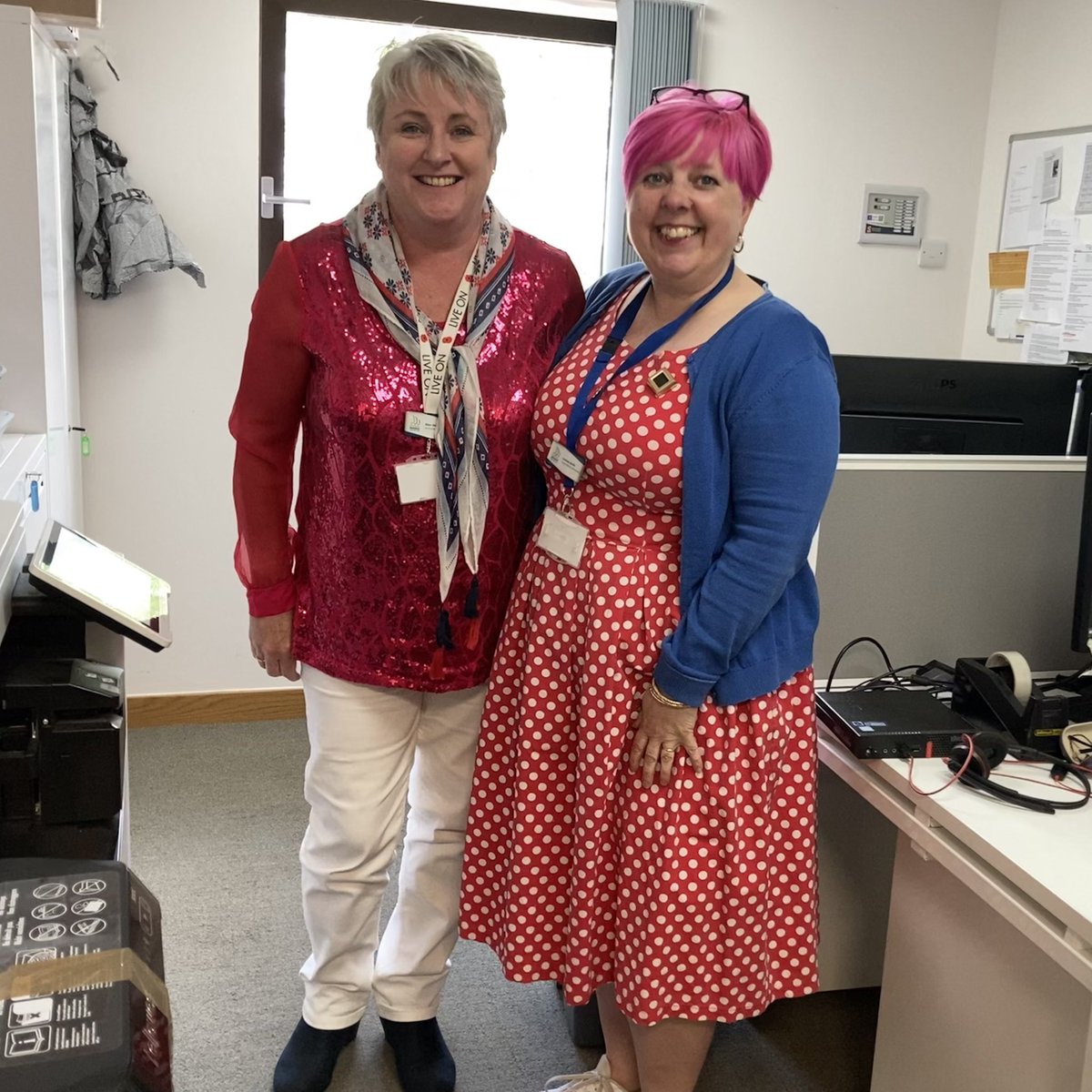 MJ_Ellis's tweet image. The backstage crew getting in on the act today as our talented Admin team are answering the phones whilst wearing very patriotic red, white and blue. 

#BehindTheScenes #KeyPartsOfTheTeam #FirstPointOfContact