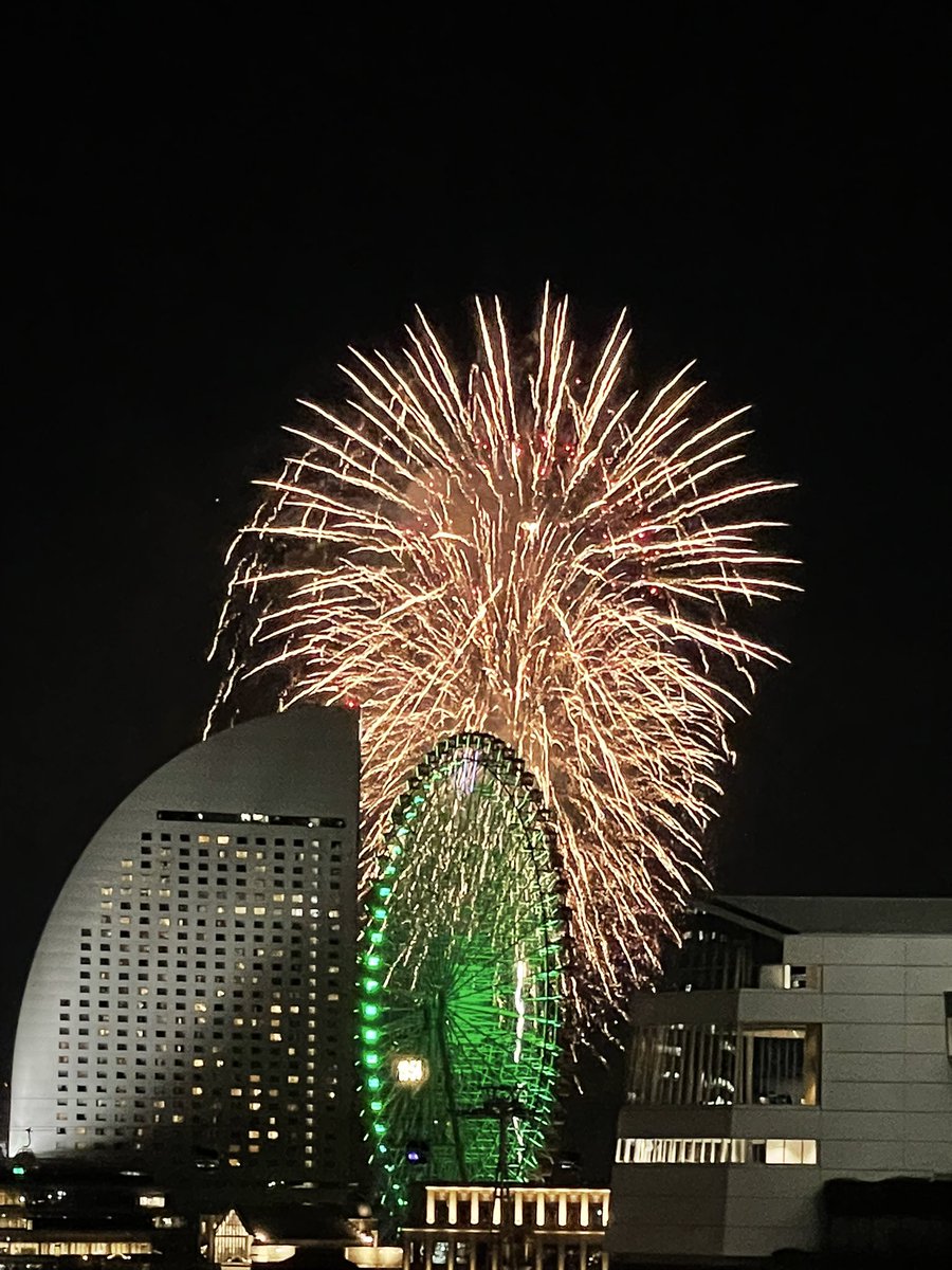 kaz8_57's tweet photo. 今年も運良く部屋から観れたー🎆 https://t.co/OBMCq36LnZ