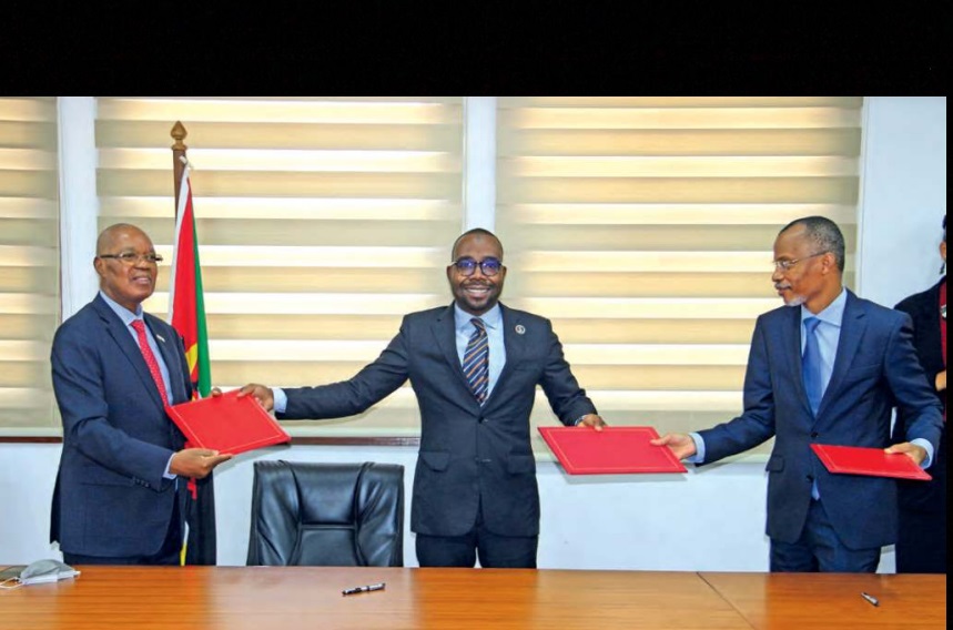 clubOmozambique's tweet photo. Maputo port expansion: Contract formalised
https://t.co/rqnky7zNcV
#Mozambique #Mocambique #PortOfMaputo #MaputoPort #Ports #Railways #SADC #Africa @DP_World https://t.co/s5jNnAdS8A