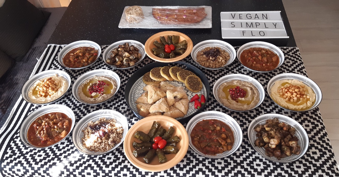 Simplyflogebara's tweet photo. 🎉Weather looks like a great long Queens Platinum Jubilee Weekend. Are you planning a celebration or  picnic?🎉

We are at 👨‍🌾farmers markets:

⭐SAT 4 JUN: St Andrews – 9-1pm
⭐SUN 5 JUN: Aberfeldy – 10-2pm

See you at the markets.

#Standrews #vegan #pitlochry #supportlocal https://t.co/ZBRWJ0CUSw