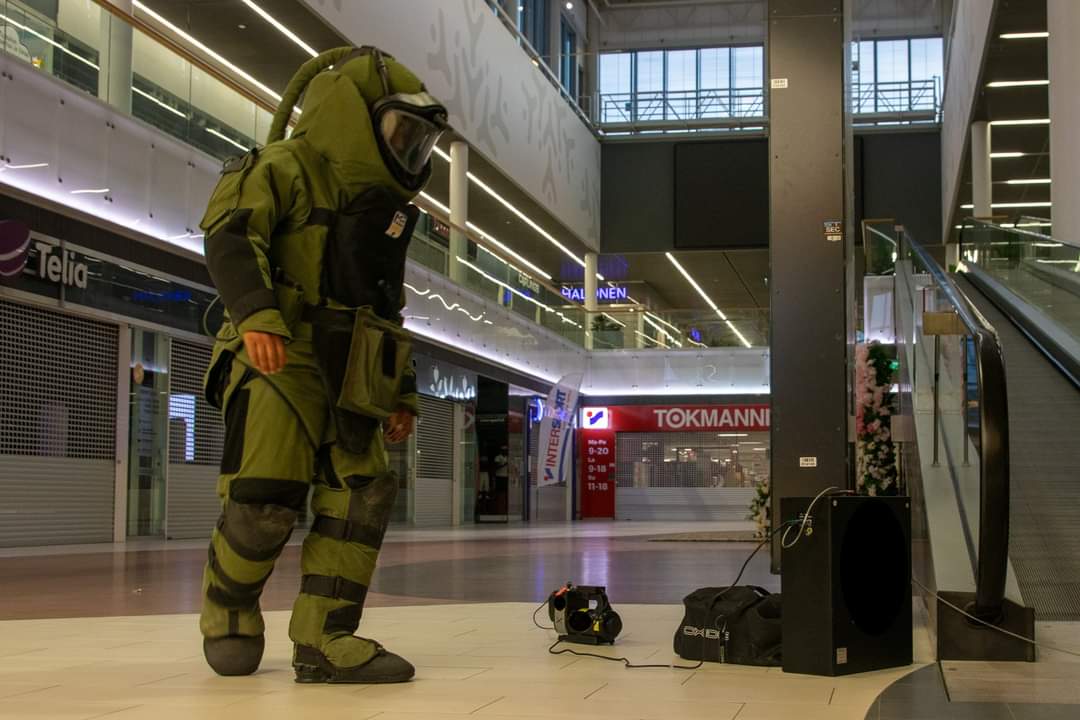 KarjalanPR's tweet photo. Pioneereilla on monia tehtÀviÀ #REPO22 -taisteluharjoituksessa. TehtÀviin kuului niin suluttamistehtÀvÀ Taipalsaarella kuin myös erilaiset raivaamistehtÀvÀt ympÀri Kymenlaaksoa.
#Karjalanprikaati
@PorinPR https://t.co/0QWTrU5i1z