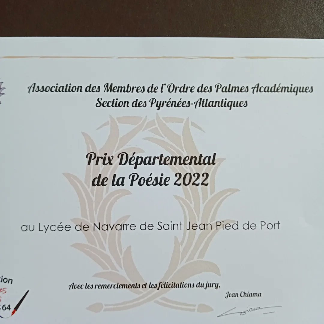 LyceeNavarre's tweet photo. Quatre élèves du lycée de Navarre sont lauréats des prix littéraires de l'AMOPA. Deux pour le prix de la nouvelle, deux pour le prix de la poésie.
Bravo à eux ! https://t.co/rtnPKurpyF