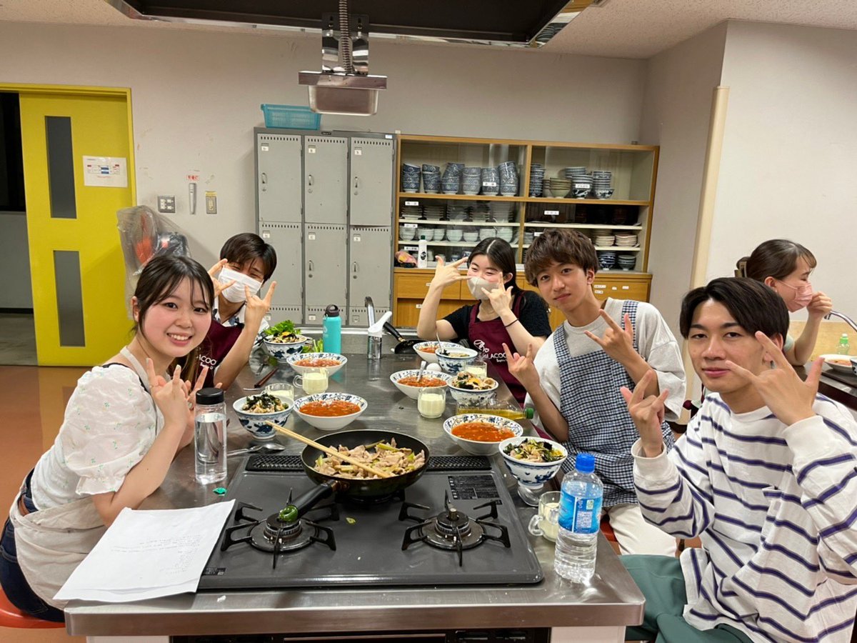 lalalacook's tweet photo. #らくっくご飯 
今週の活動報告です💁‍♀️
今回のメニューは、スタミナ丼・冷製ミネストローネ・フルーチェドルチェでした！
最近ますます暑くなってきましたが、しっかりスタミナチャージできるボリューム満点のメニューでした😎☀️ https://t.co/1IE0L6fG3X