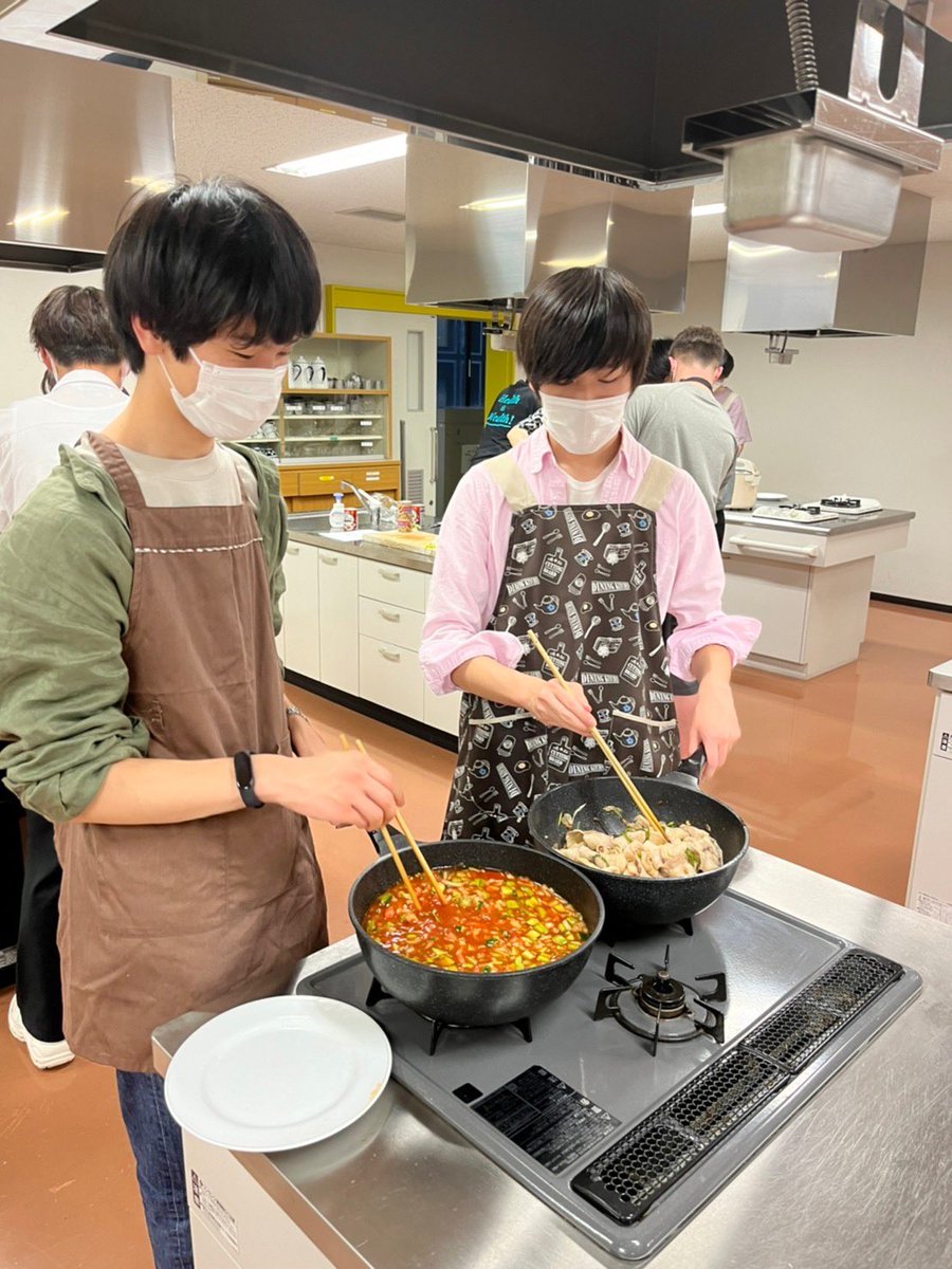 lalalacook's tweet photo. #らくっくご飯 
今週の活動報告です💁‍♀️
今回のメニューは、スタミナ丼・冷製ミネストローネ・フルーチェドルチェでした！
最近ますます暑くなってきましたが、しっかりスタミナチャージできるボリューム満点のメニューでした😎☀️ https://t.co/1IE0L6fG3X