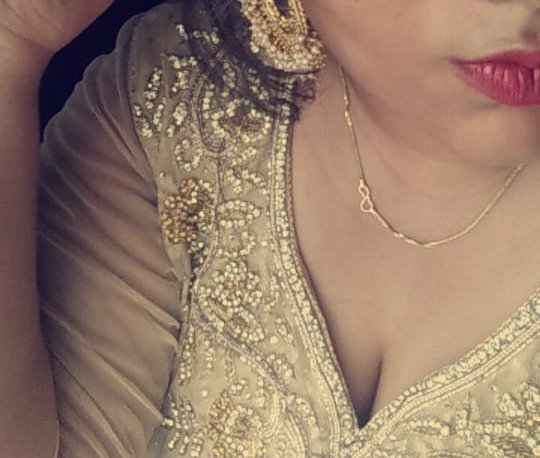 Divya20855365's tweet photo. Function ku poren 👅💋 https://t.co/vHQEGVv7ld