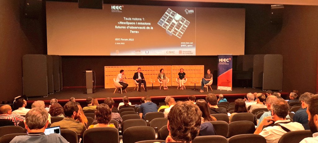 Josep_Trigo's tweet photo. PARTICIPANT AVUI AL FÒRUM @IEEC_space. Ara gaudint la taula rodona "New Space i missions futures d'observació de la Terra" amb Adriano Camps, Mercè Vallusera @UPCSpaceProgram, Jordi Corbera @ICGCat i Carolina Gabarró @ICMCSIC. Modera García-Rigo #FòrumIEEC2022 #CataloniaNewSpace https://t.co/F6jmTEvl3C