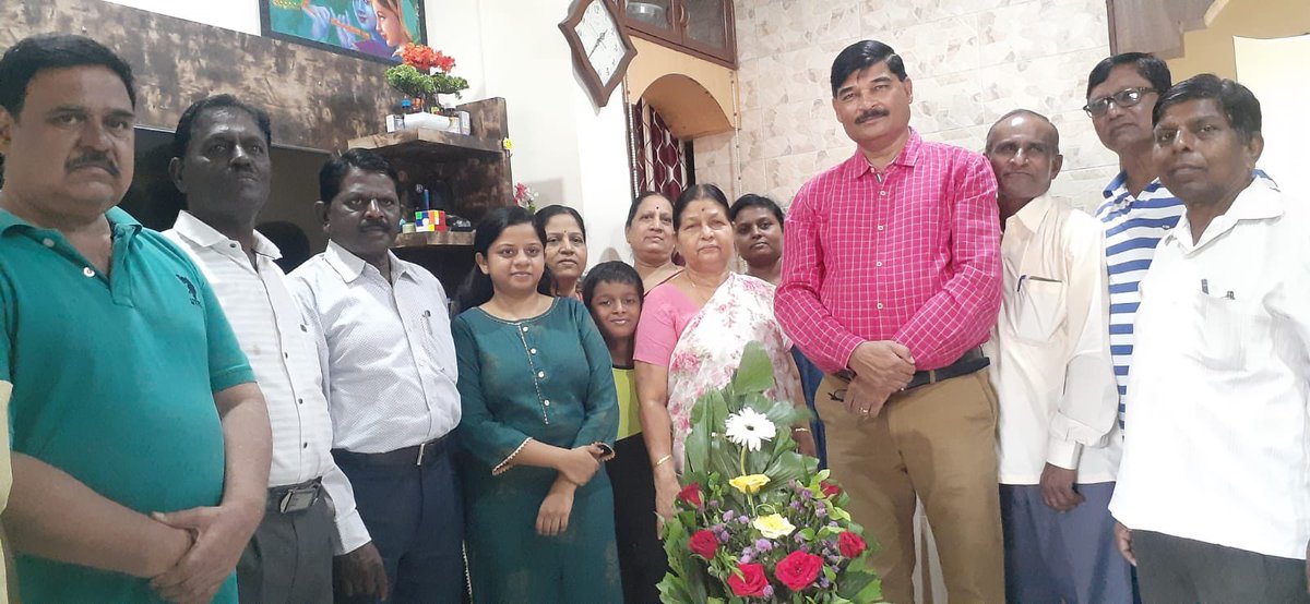 जुना प्रभाग #दोन व नविन प्रभाग #आठ मधिल #रामसोसायटी येथे राहनारे रंजना जाधव यांची नात व भाग्यश्री कदम यांची कन्या संजिवनी कदम या वर्षा च्या #MPSC सेवा परिक्षा मधे उतीर्ण झाली आहे.तीचा घरी जाउन पुण्याचे सत्कार केला व तीला पुढिल वाटचालीस शुभेच्छा दिल्या .