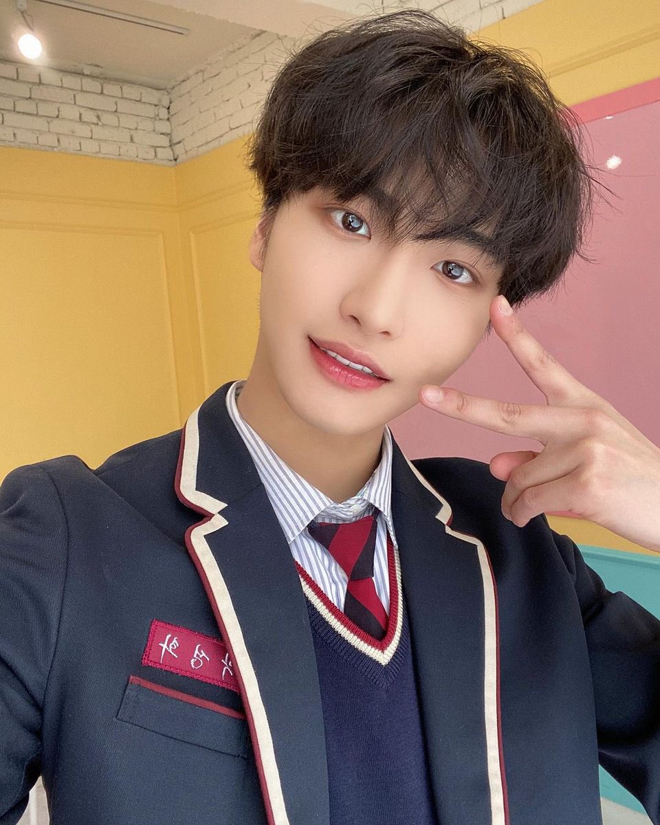 ATEEZ_instagram's tweet photo. [📷] ATEEZ(에이티즈) MARS ASMR #4 Behind Photo
⠀
성화가 담아온 4번째 소리는 바로! TEEZ 고등학교의 소리!🏫 
부장 성화와 함께할 수 있는 딜레당트 동아리의 가입 조건은 에이티즈를 사랑하는 마음 하나면 충분해요🥰
⠀
#MARSASMR #ATEEZ #에이티즈 #성화 #SEONGHWA https://t.co/W0Yn0uxXSY
