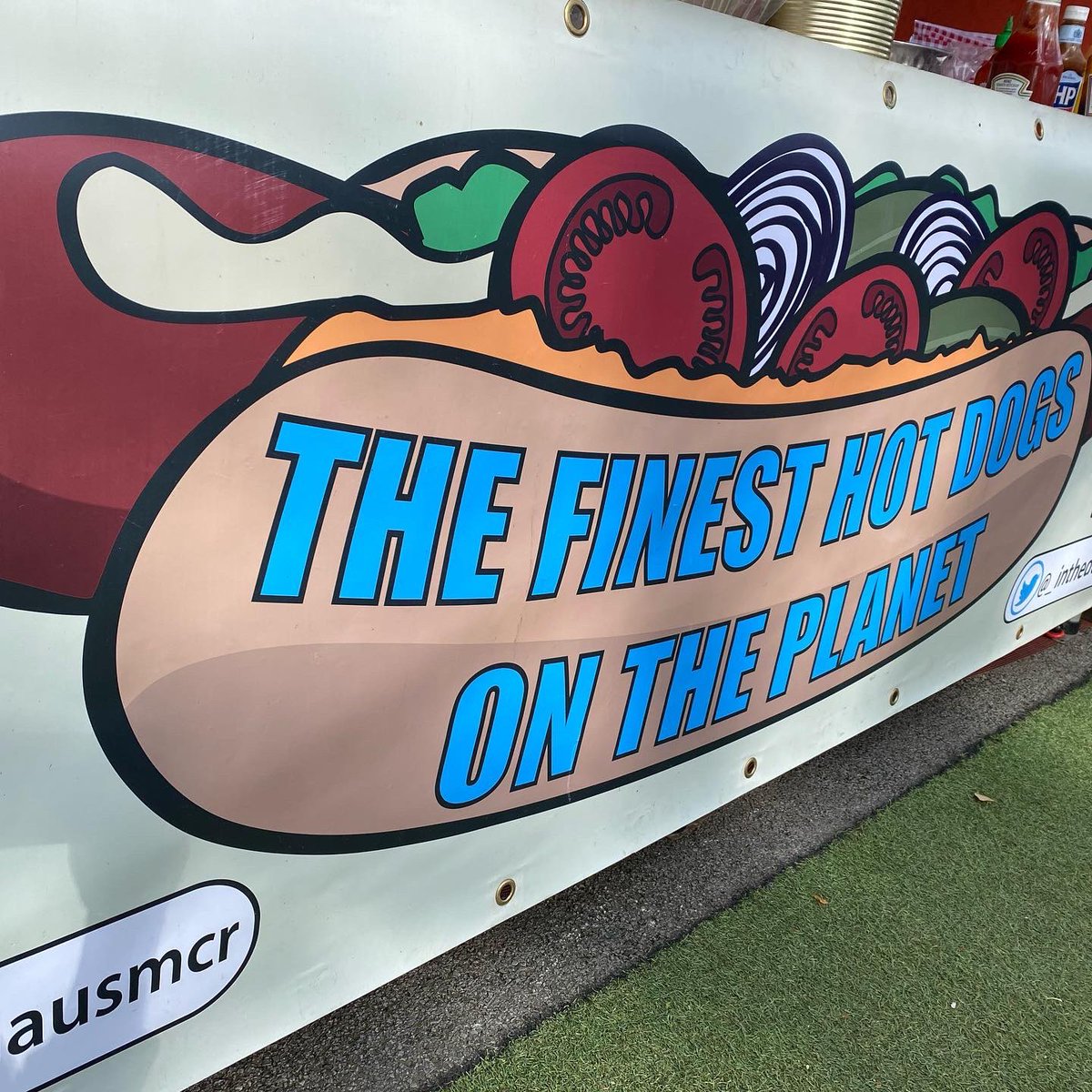 _inthedoghaus's tweet photo. It’s #JubileeWeekend @_makersmarket we’re on a @The_Lowry @MediaCityUK @QuaysideMCUK @ILoveMCR this #Thursday #friday #saturdayandsunday #thefinesthotdogsontheplanet #thebestchillibeefandveggienachosonearth #meltedcheeseeverywhere #allgoodtogo!!!! https://t.co/4gBWzHCorC