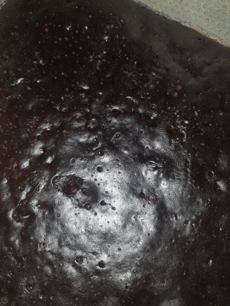 tiri_mafeng's tweet photo. Hey twitter Fam! It's your favourite Josbajer girl. I'll like to recreate this if you're interested slide into my DM. #josbaker #chocolatetopping #chocolatedrip # chocolate cake. https://t.co/5OkIinRcex