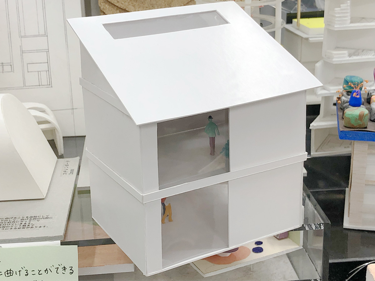 厚さ1mmの白い板材「ゴールデンボード」⬜️ 表面のなめらかさや小口の白さから、模型製作に適した材料の一つとして知られています。ゴールデンボード（＋ リップルボードの階段）を使って制作した模型サンプルも設置中。 制作の完成イメージの参考に…。 A3 ¥154〜（税込 ...