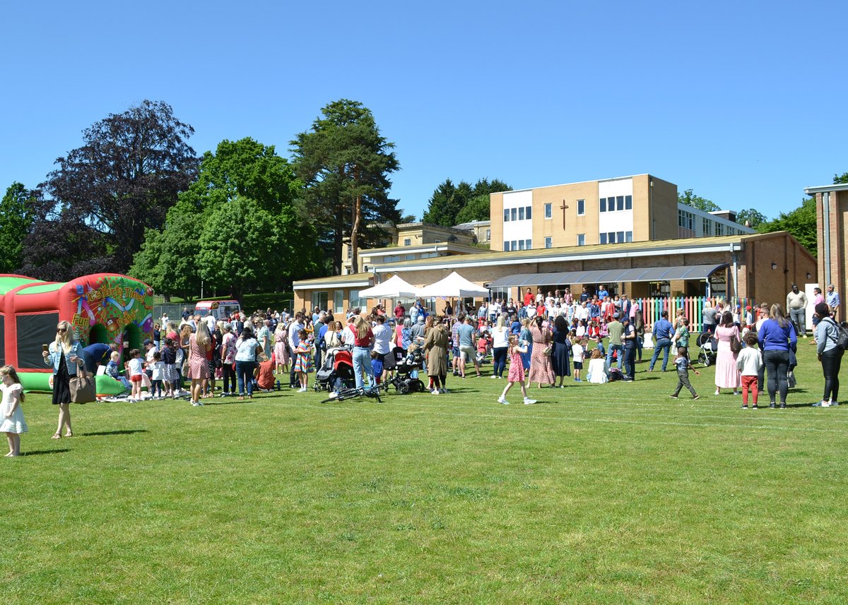 StEdsPrePrep's tweet image. We had a fantastic time celebrating the Queen’s Platinum #Jubilee on the last day of the half-term. A delicious outdoor picnic, along with a range of games and activities, and a visit from a very special guest ensured that a fantastic time was had by all! ow.ly/gmYb50JnHZ7