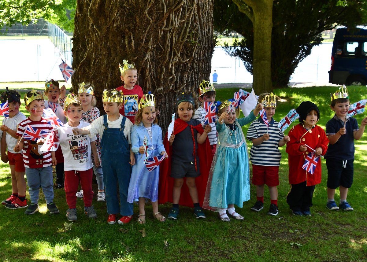 StEdsPrePrep's tweet image. We had a fantastic time celebrating the Queen’s Platinum #Jubilee on the last day of the half-term. A delicious outdoor picnic, along with a range of games and activities, and a visit from a very special guest ensured that a fantastic time was had by all! ow.ly/gmYb50JnHZ7