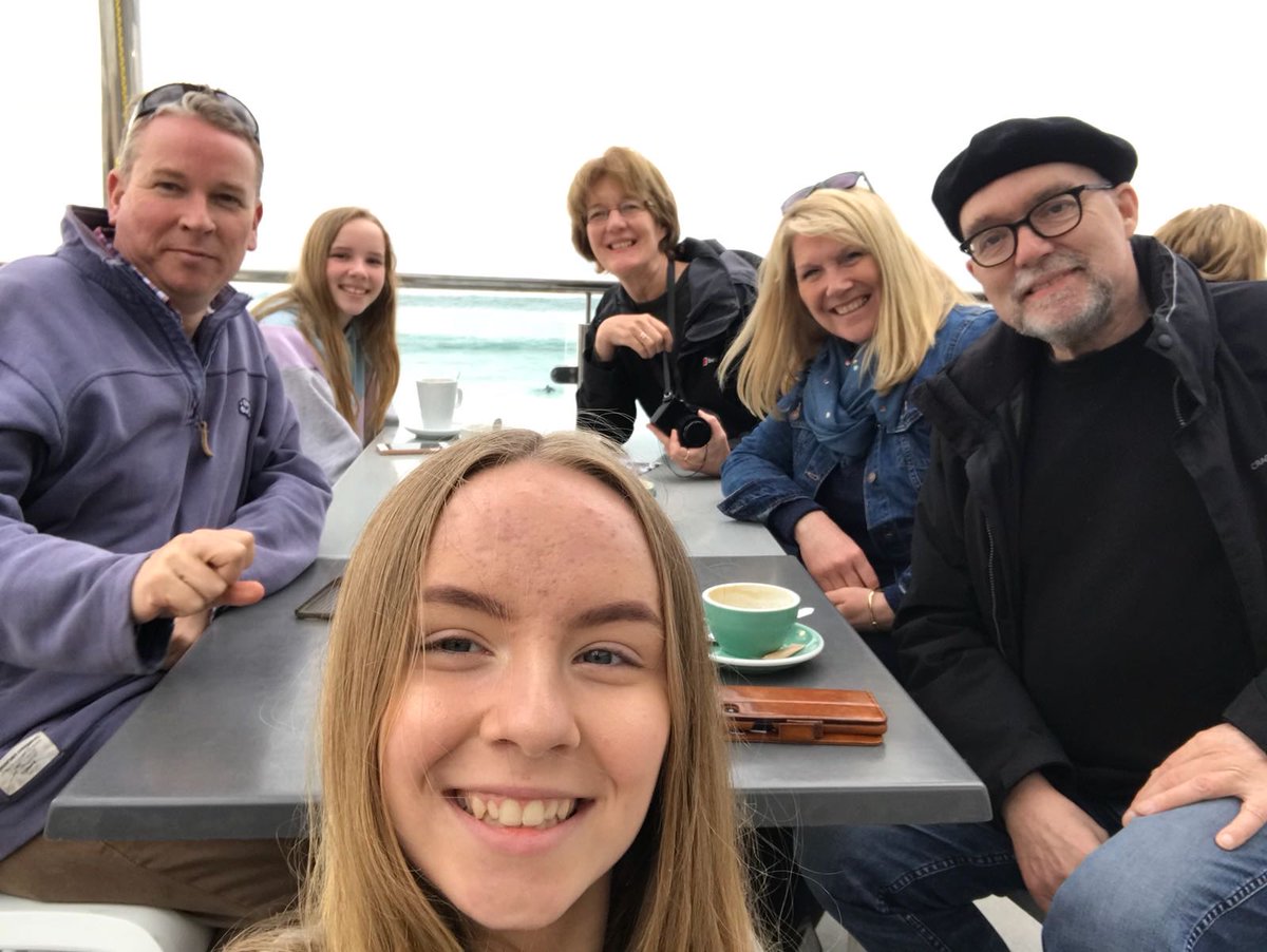 LorraineJourno's tweet photo. @redhead262 And you bump in to the nicest people there! #stives #downalong #Cornwall #Kernow https://t.co/rza7se9Udh
