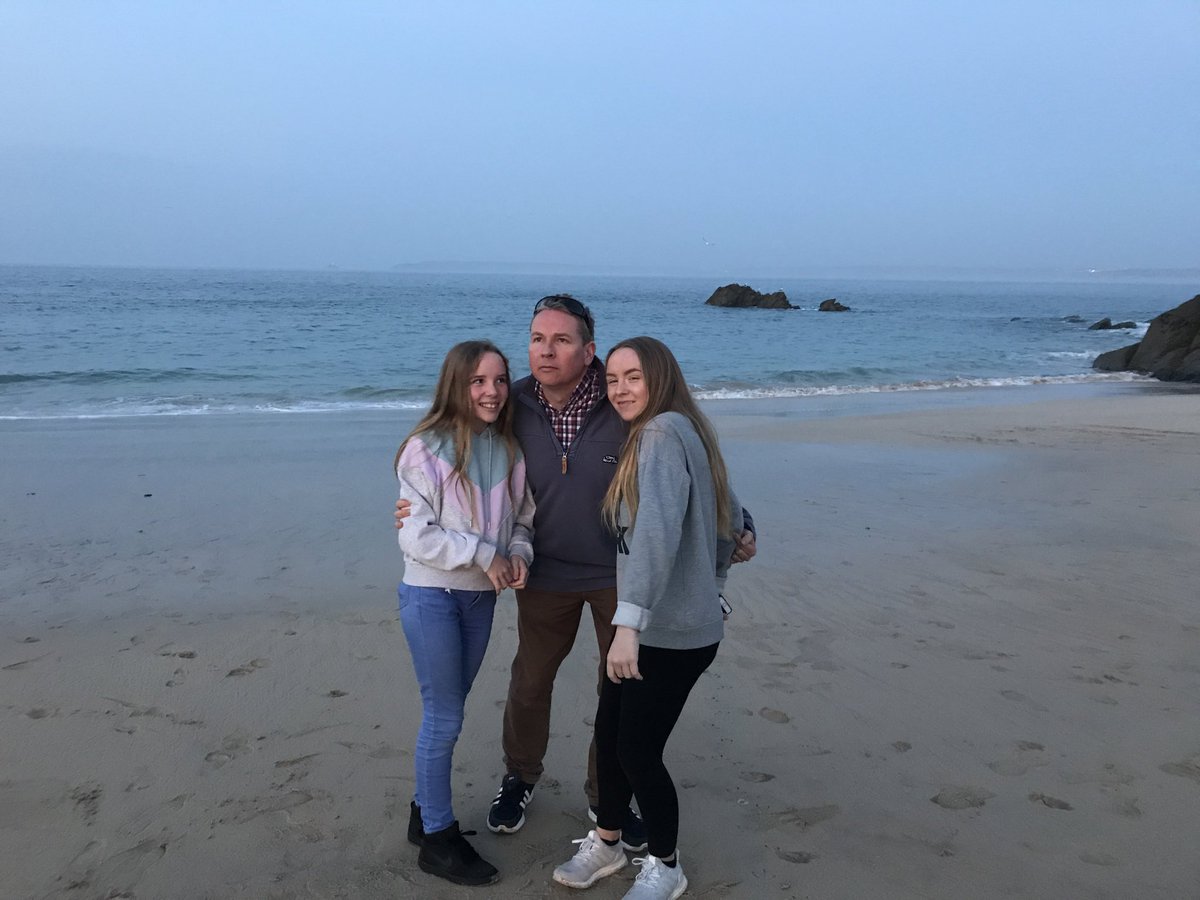 LorraineJourno's tweet photo. @redhead262 And you bump in to the nicest people there! #stives #downalong #Cornwall #Kernow https://t.co/rza7se9Udh