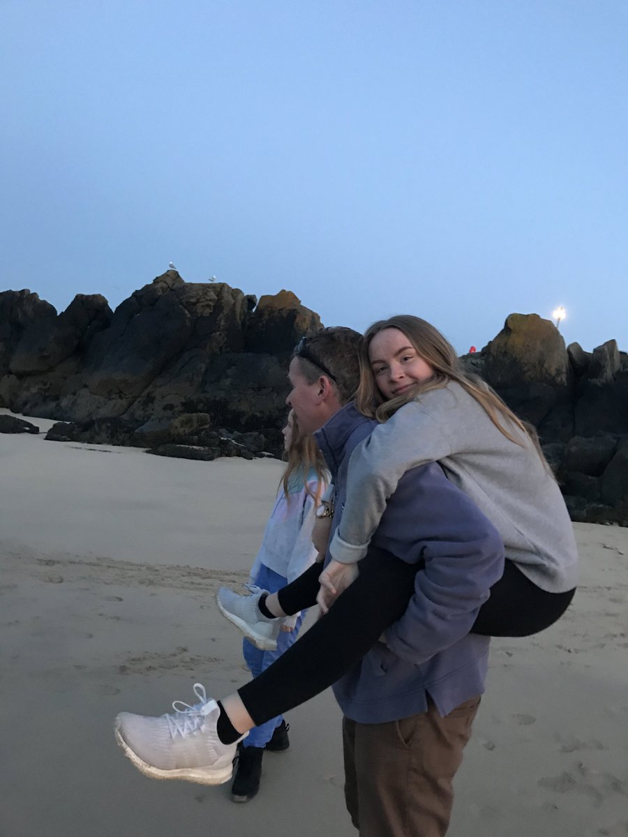 LorraineJourno's tweet photo. @redhead262 And you bump in to the nicest people there! #stives #downalong #Cornwall #Kernow https://t.co/rza7se9Udh